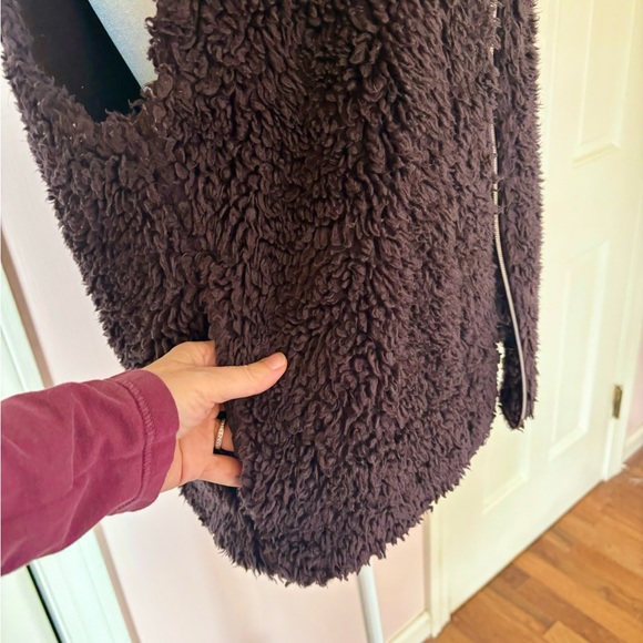 Women’s shag vest by Habitat in plum/purple. Size small. - Picture 2 of 6